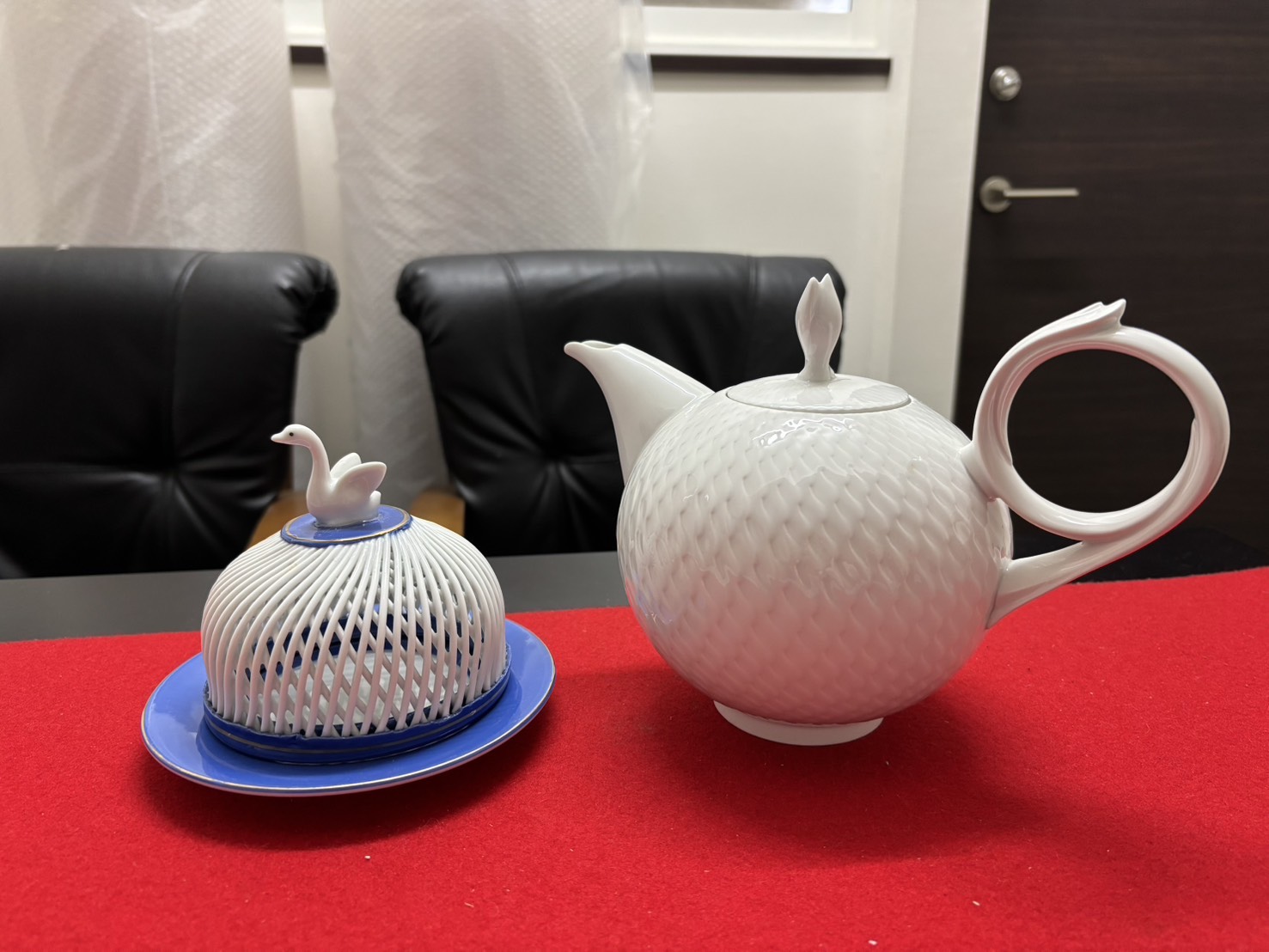 西区のお客様より、陶磁器を買取いたしました。